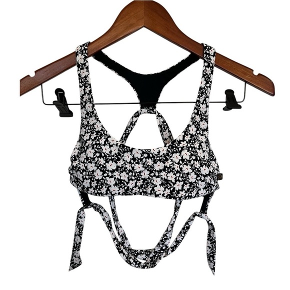 Floral Black and White Strappy Top - Picture 1 of 5